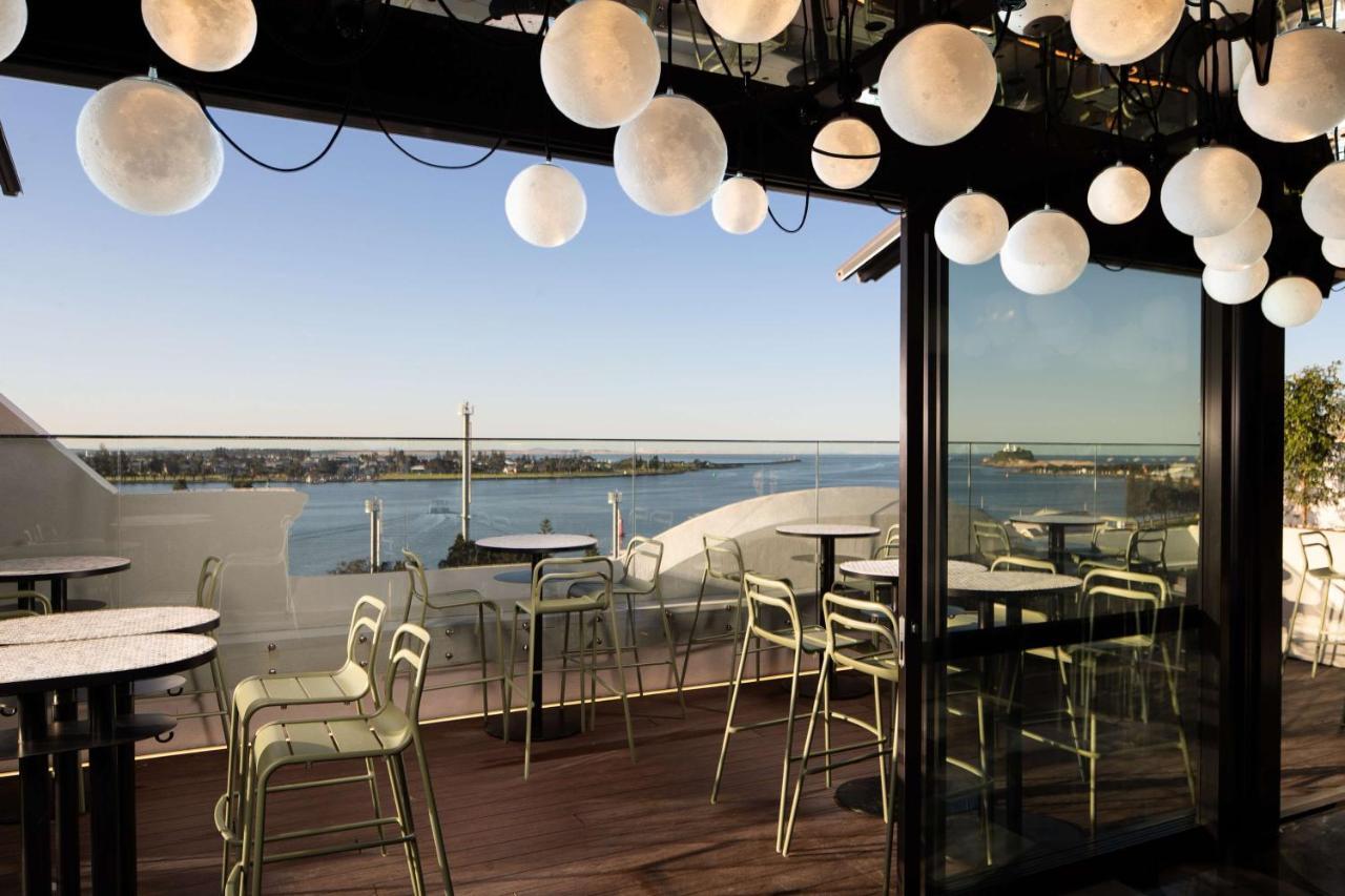 Qt Newcastle Hotell Eksteriør bilde The rooftop bar at the Hotel del Coronado