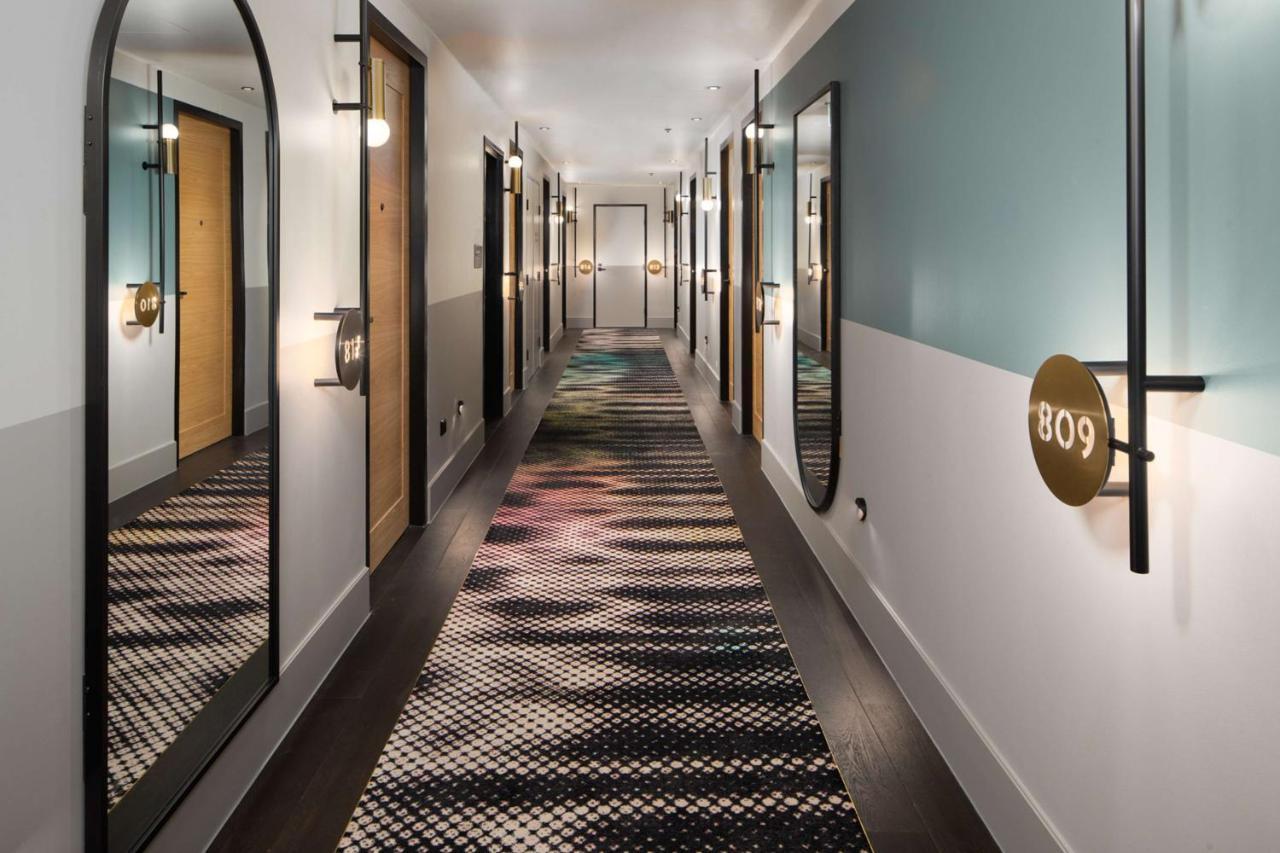 Qt Newcastle Hotell Eksteriør bilde A corridor at the hotel