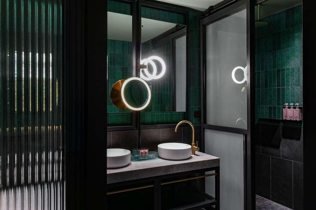 Qt Newcastle Hotell Eksteriør bilde Bathroom