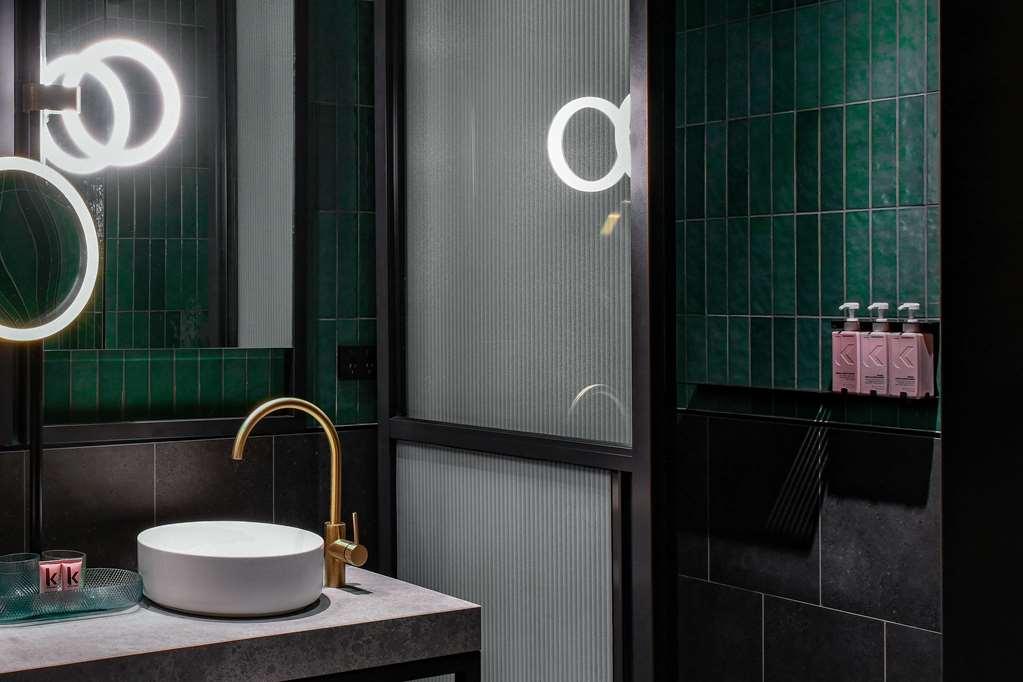 Qt Newcastle Hotell Eksteriør bilde Bathroom