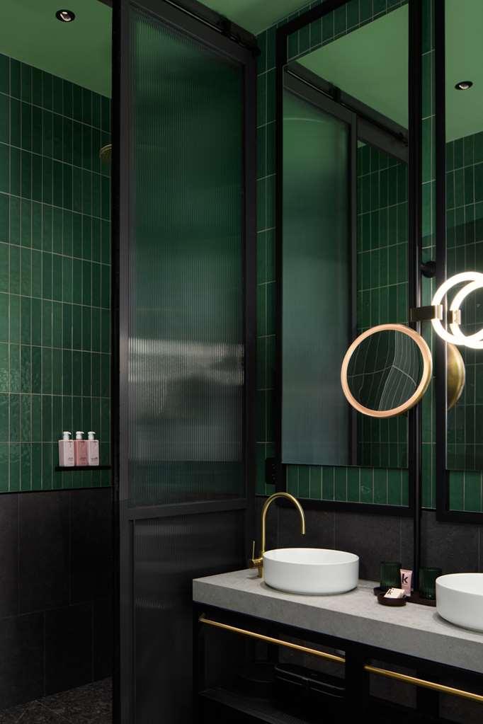 Qt Newcastle Hotell Eksteriør bilde Bathroom